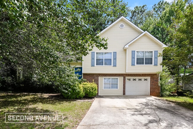 property at 2005 Chesterfield Dr