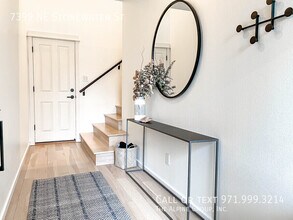 7399 NE Stonewater St in Hillsboro, OR - Foto de edificio - Building Photo