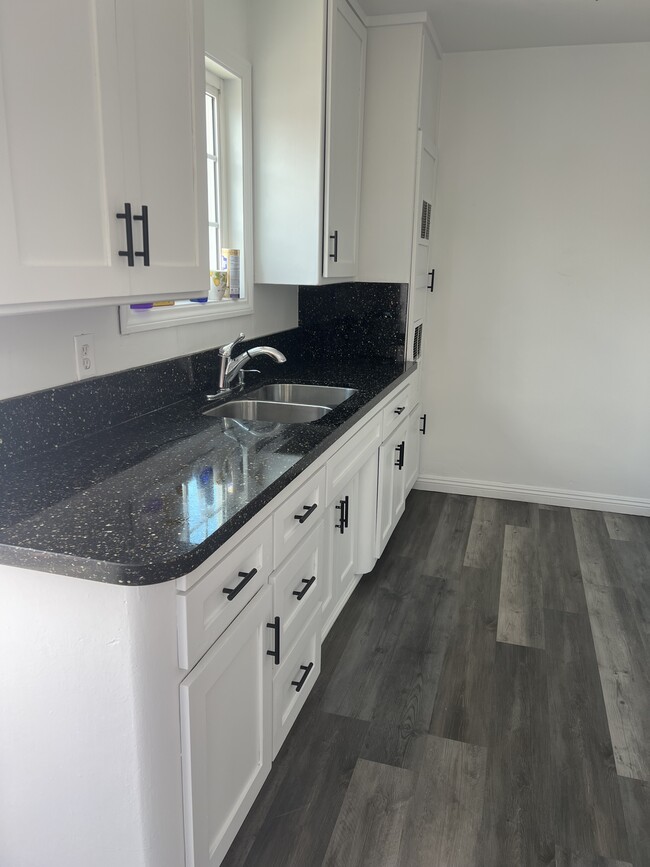 5205 Corona Ave, Unit 5205