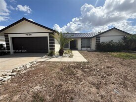 7328 Pebble Beach Rd in Ft. Myers, FL - Building Photo