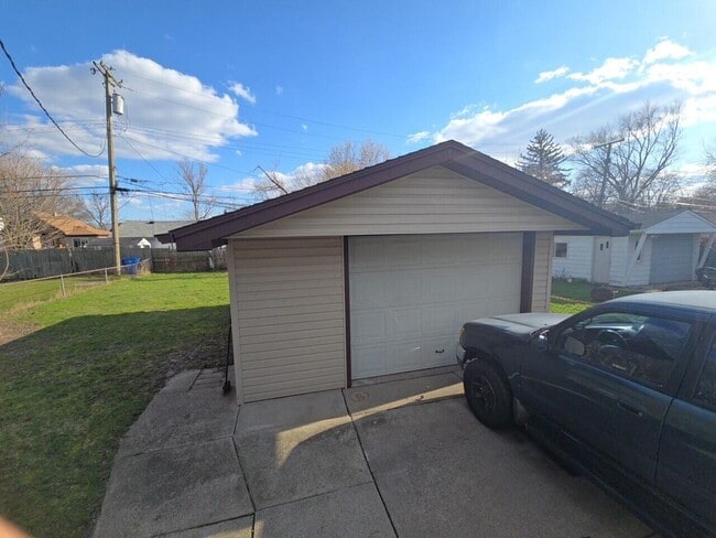 25517 Yale St in Dearborn Heights, MI - Building Photo - Building Photo