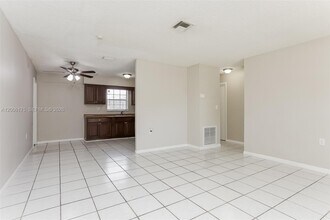 6025 SW 37th St in Miramar, FL - Building Photo - Building Photo