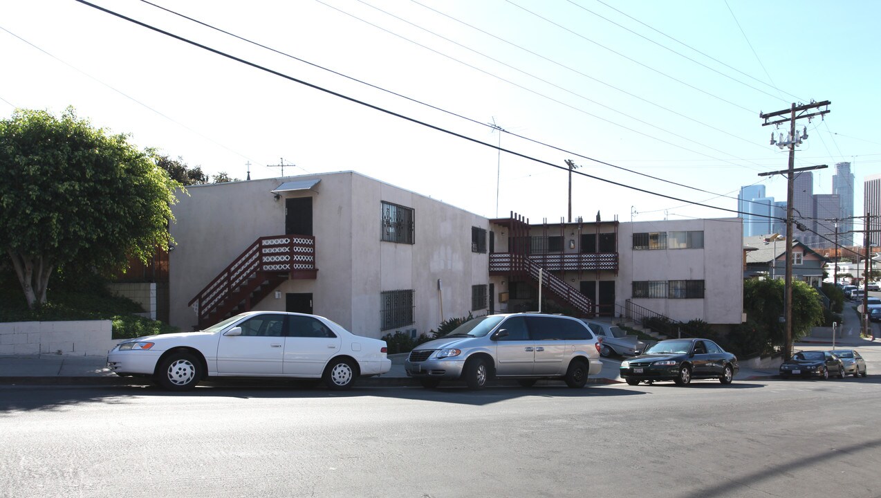 808 N Bunker Hill Ave in Los Angeles, CA - Building Photo