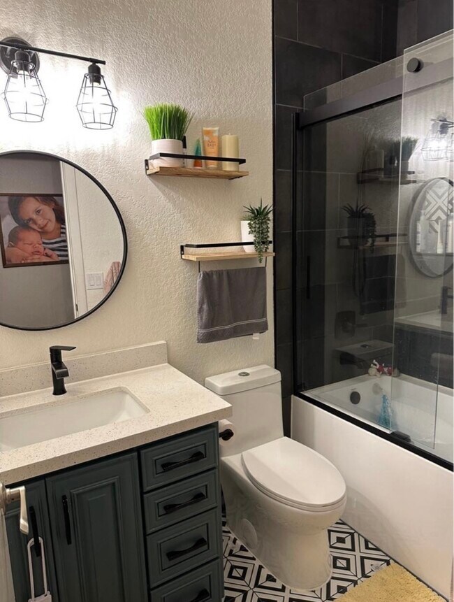property at 4043 W Desert Hollow Dr