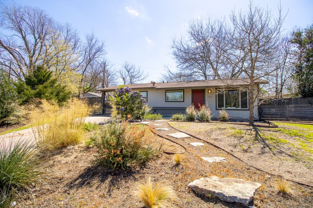 3005 Birdwood Cir in Austin, TX - Building Photo