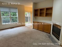 6233 SE Maple St in Hillsboro, OR - Foto de edificio - Building Photo