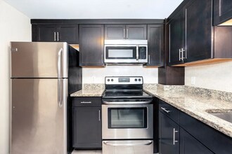 185 Quincy Shore Dr in Quincy, MA - Building Photo - Building Photo