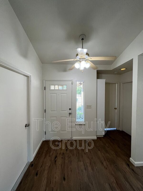 451 W Marilyn St in Farmersville, CA - Foto de edificio - Building Photo