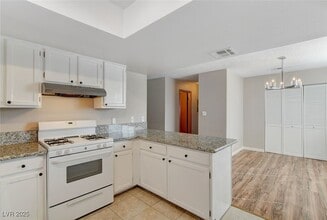 6729 W Charleston Blvd in Las Vegas, NV - Building Photo - Building Photo