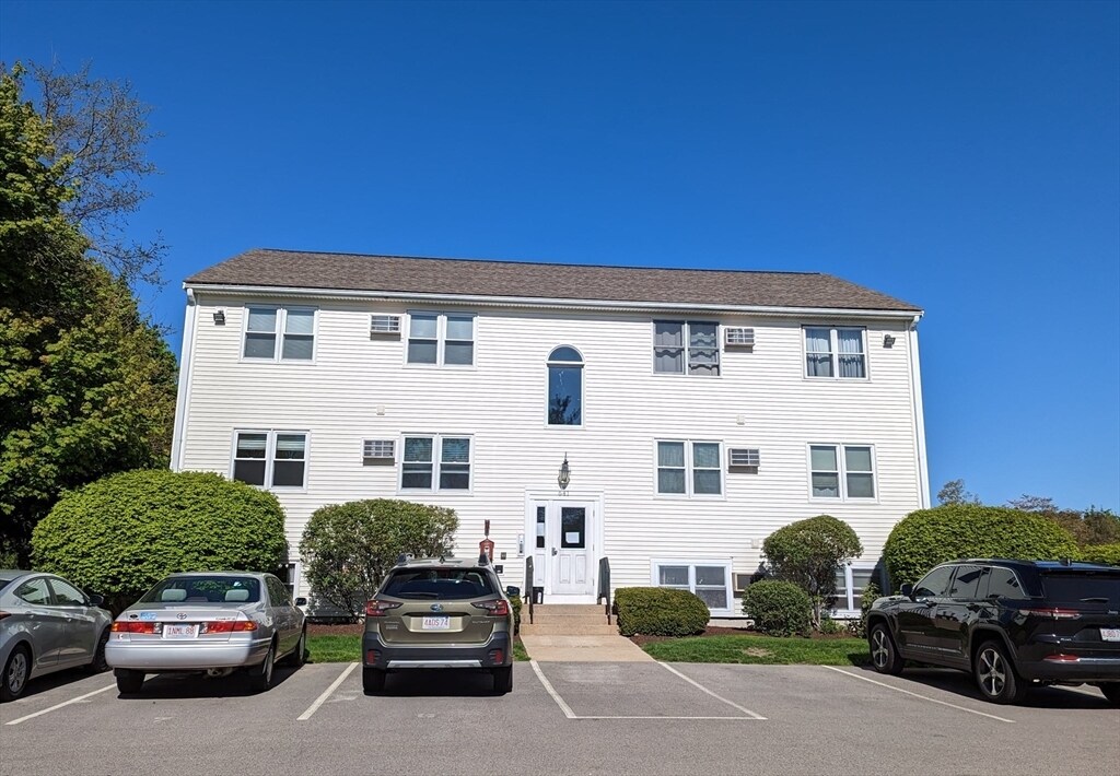 641-R Washington St in North Attleboro, MA - Building Photo