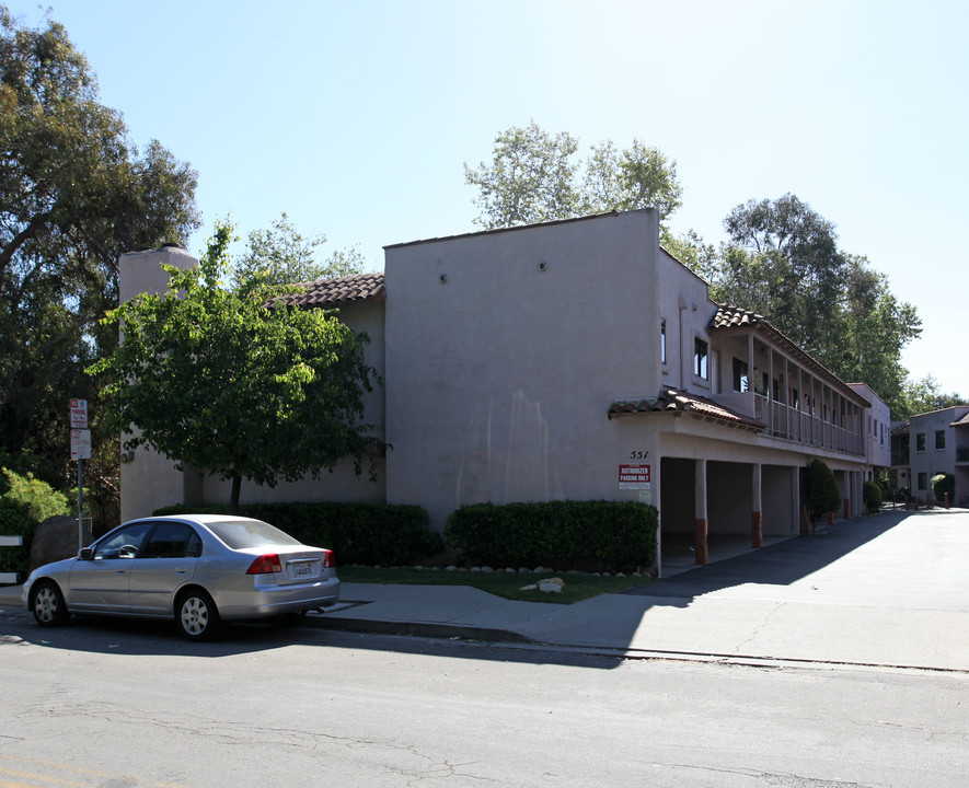 551 W Pueblo St in Santa Barbara, CA - Building Photo