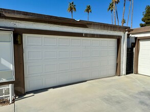 2367 S Gene Autry Trail in Palm Springs, CA - Building Photo - Building Photo