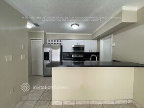 9280 SW 154th Ct in Miami, FL - Foto de edificio - Building Photo