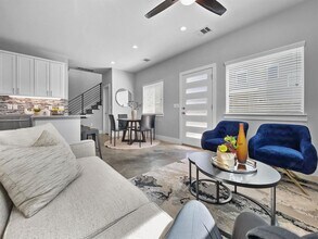 6902 Carver Ave in Austin, TX - Building Photo - Building Photo