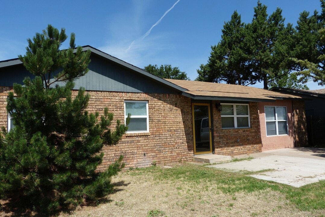 2932 Lisa in Clovis, NM - Foto de edificio