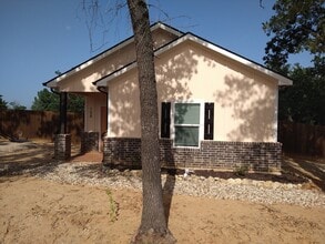 1006 Wooded Holw Ct in Weatherford, TX - Building Photo - Building Photo