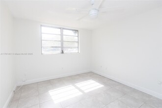 2930 Point E Dr in Aventura, FL - Building Photo - Building Photo