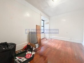 112 Nagle Ave in New York, NY - Building Photo - Building Photo