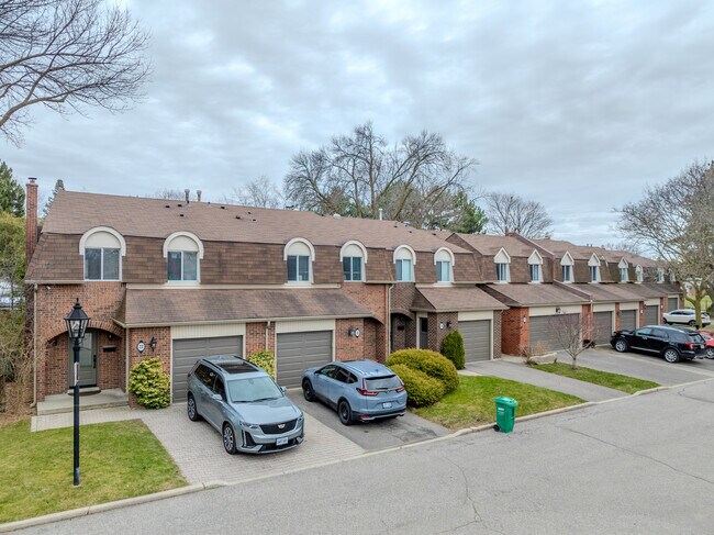 150 S Service Rd in Mississauga, ON - Building Photo - Primary Photo