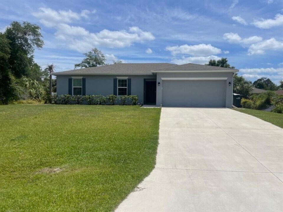2966 Bay City Terrace in North Port, FL - Building Photo