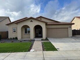 2335 Merlin Ln in Manteca, CA - Building Photo