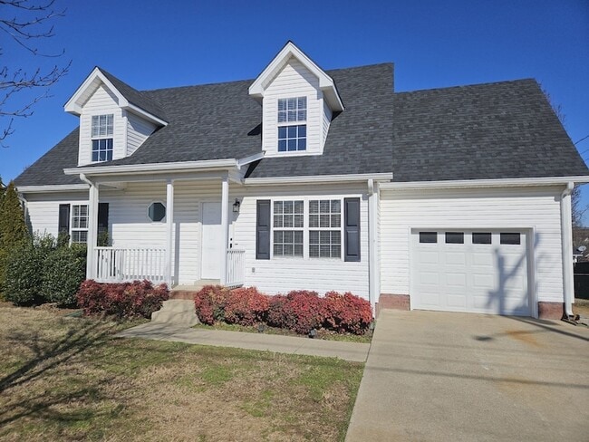 124 Wolverine Trail in La Vergne, TN - Foto de edificio - Building Photo