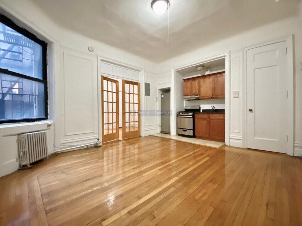 45 Tiemann Pl in New York, NY - Building Photo