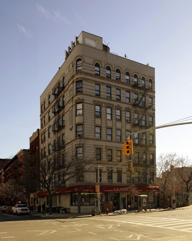 16-18 2nd Ave in New York, NY - Foto de edificio - Building Photo