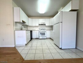 89 Main St in Madison, NJ - Building Photo