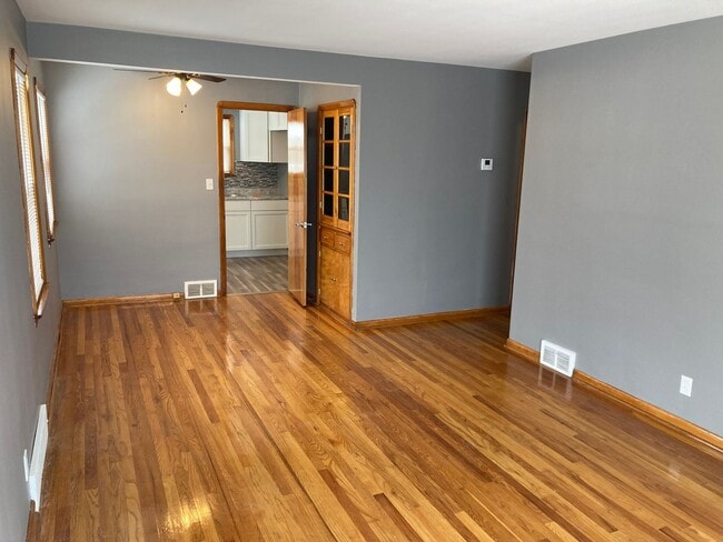 6099 Ridge Rd in Parma, OH - Building Photo - Building Photo