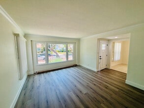 6533 Balcom Ave in Reseda, CA - Building Photo - Building Photo