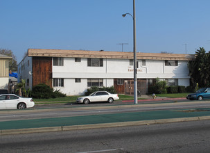 2533 W Imperial Hwy in Inglewood, CA - Building Photo - Building Photo