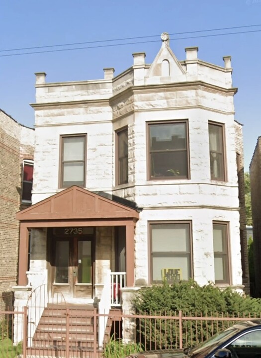 2735 N Kedzie Ave in Chicago, IL - Building Photo