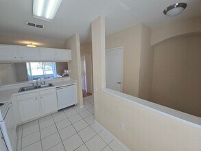 1230 Throckmorton Dr in Zephyrhills, FL - Building Photo - Building Photo