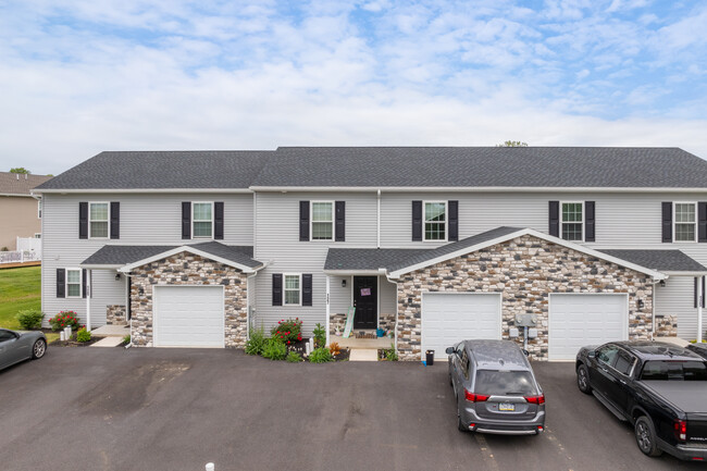 Town's Edge Townhomes in Lebanon, PA - Building Photo - Building Photo