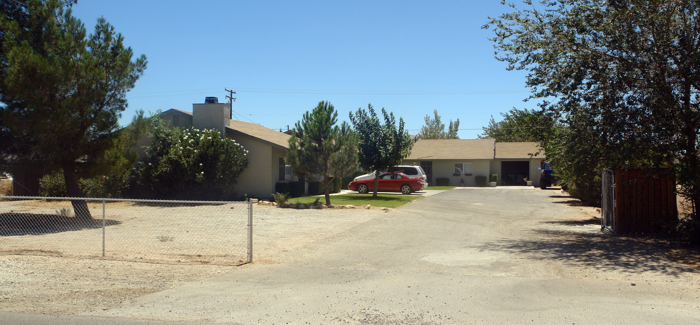 21059-21061 Nisqually Rd in Apple Valley, CA - Building Photo