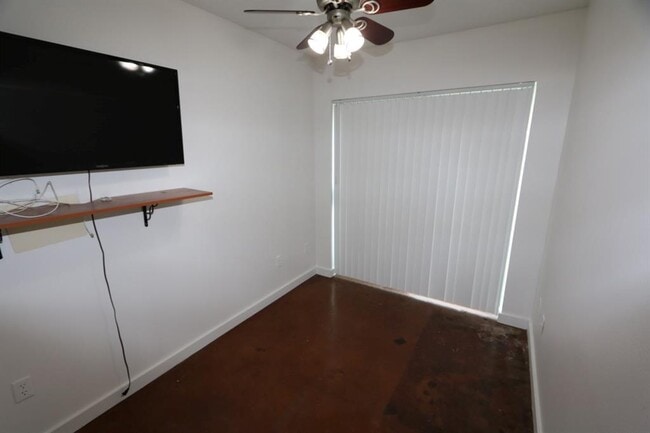 1466 Dennis St in Houston, TX - Building Photo - Building Photo