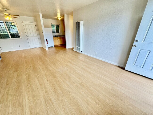 2863 Brookdale Ave in Oakland, CA - Foto de edificio - Building Photo