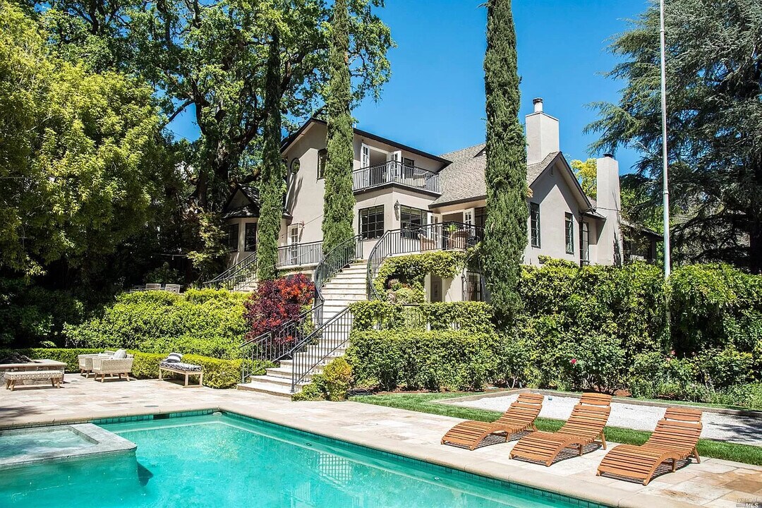 137 Crescent Rd in San Anselmo, CA - Foto de edificio