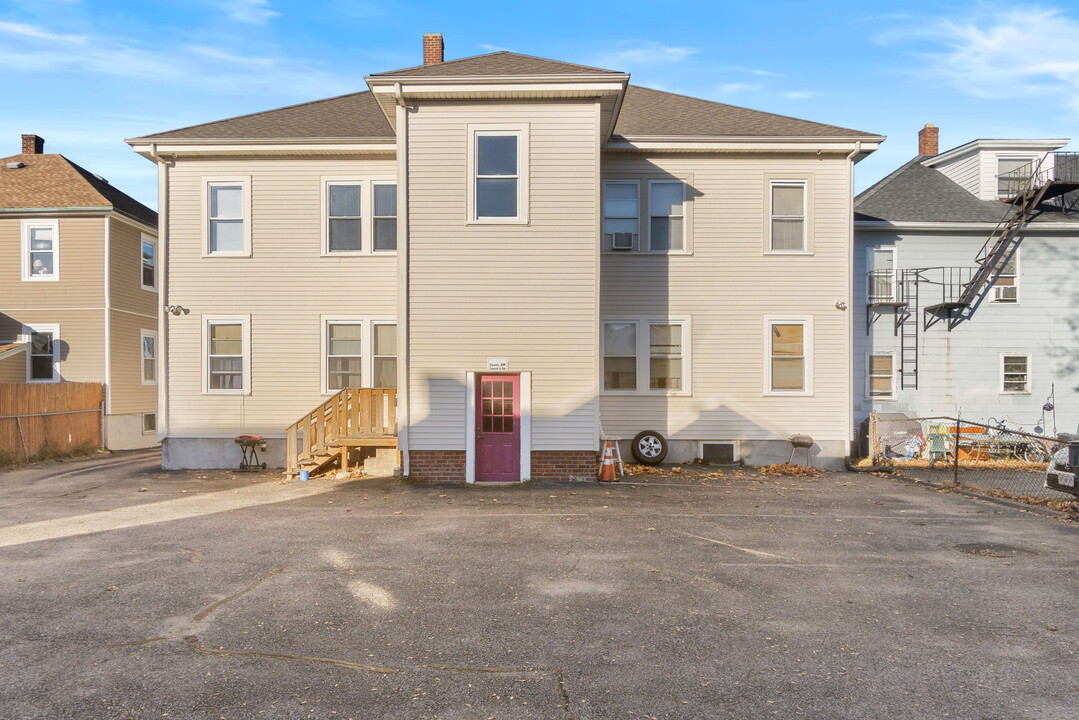 32 Weaver St in West Warwick, RI - Building Photo