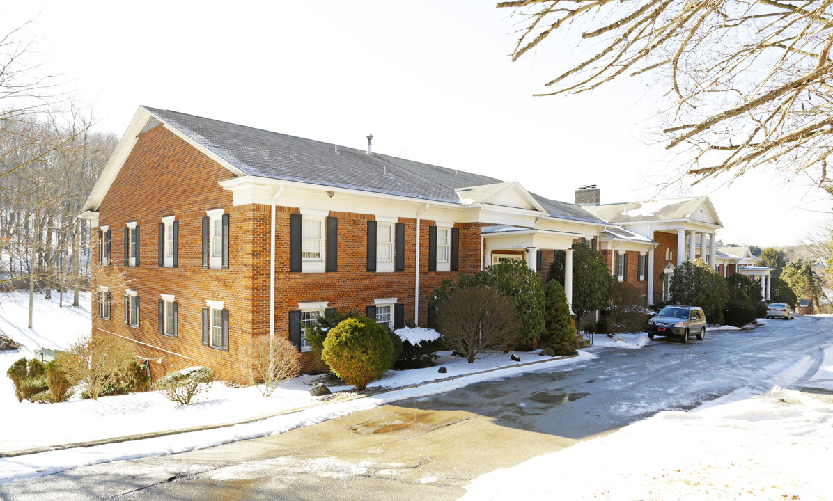 Greenview Arms Apartments in Greensburg, PA - Building Photo