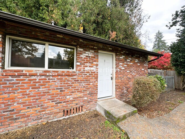 1509 Jq Adams St in Oregon City, OR - Building Photo - Building Photo