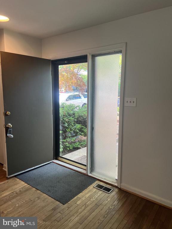 2040 Golf Course Dr in Reston, VA - Building Photo - Building Photo