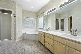 10 N 29th St in McAllen, TX - Building Photo - Building Photo