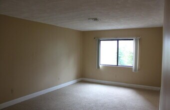 677 Quincy Shore Dr in Quincy, MA - Building Photo - Building Photo