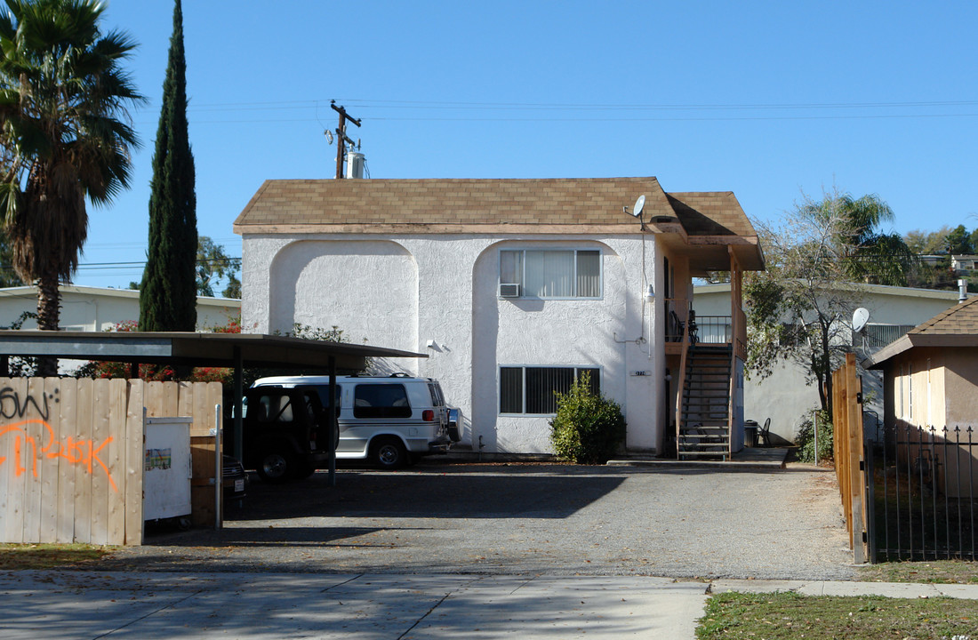 3776 N Sierra Way in San Bernardino, CA - Foto de edificio