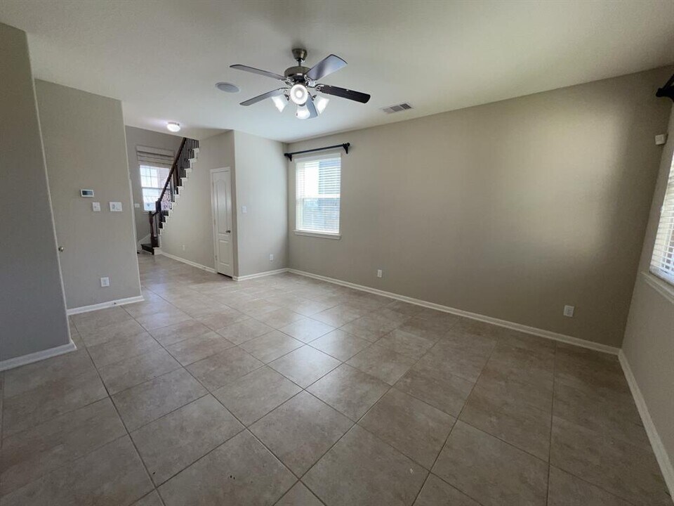 12112 Paseo Pl in Houston, TX - Building Photo