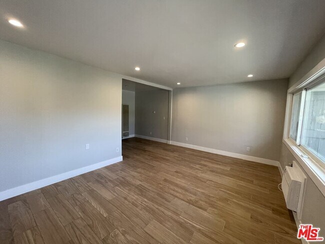 9949 Pinewood Ave in Los Angeles, CA - Building Photo - Building Photo