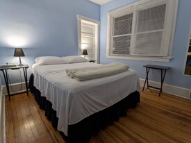 28 Ravenscroft Dr in Asheville, NC - Building Photo