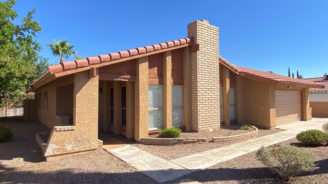 8740 Cremona Dr in Las Vegas, NV - Building Photo - Building Photo